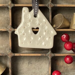 GINGERBREAD HOUSE DECORATION