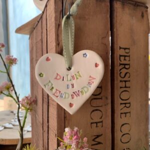 DILYN DY FREUDDWYDION (FOLLOW YOUR DREAMS)